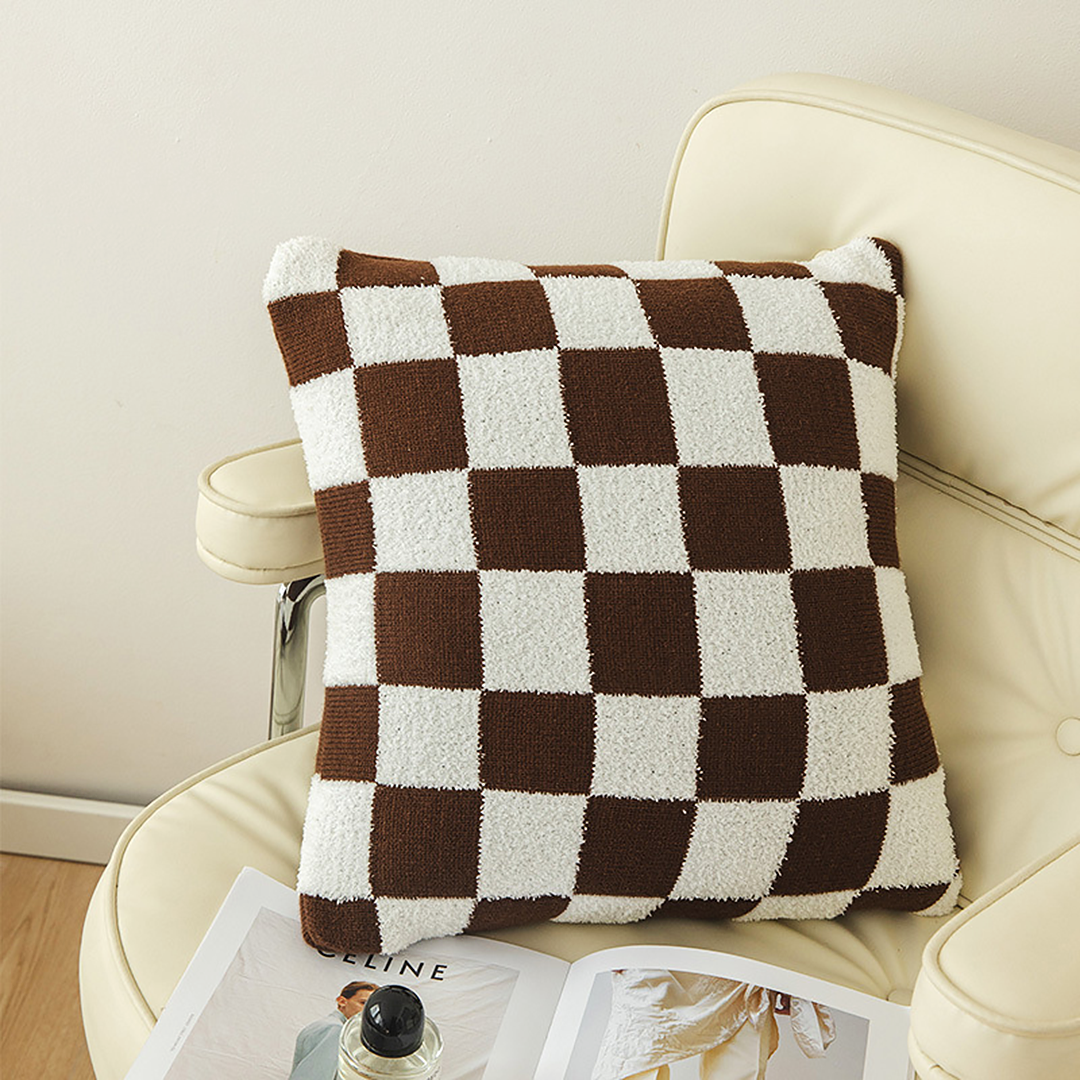 Lily checkered cushion cover